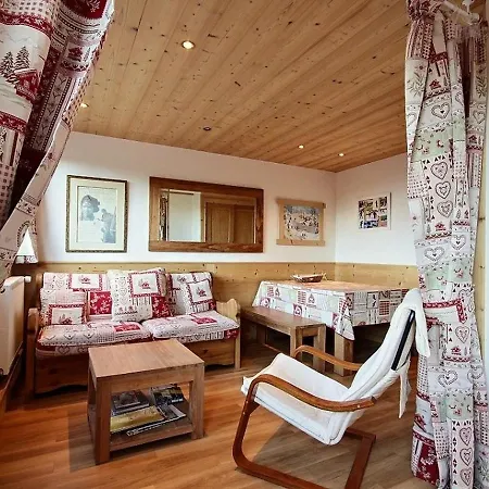 Apartment Renove Pour 4 Pers. Avec Acces Direct Aux Pistes A Plagne Centre - Fr-1-455-77