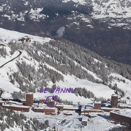 Renove Pour 4 Pers. Avec Acces Direct Aux Pistes A Plagne Centre - Fr-1-455-77 Apartment *